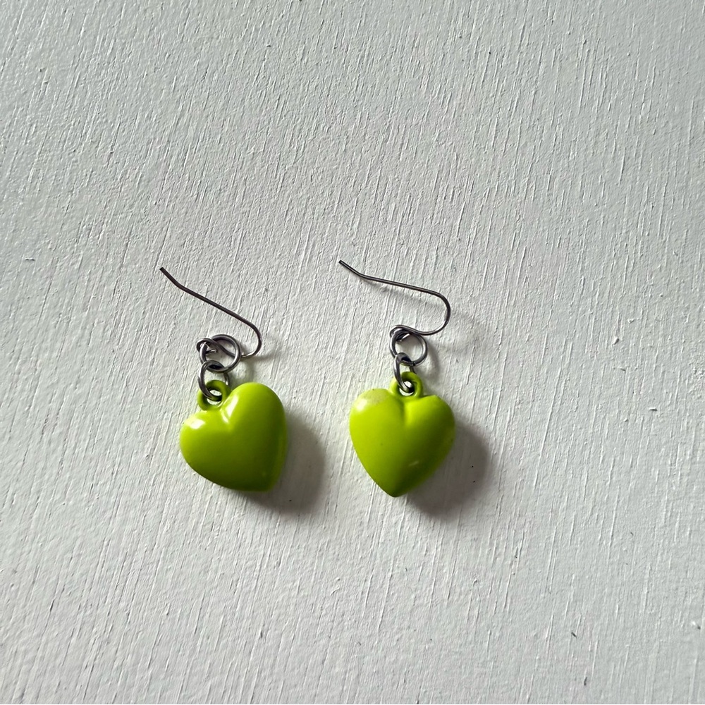 Retro Heart Green Dangly Drop Earrings